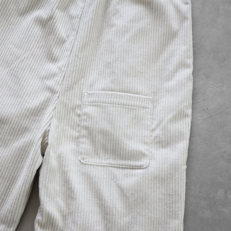 シャトルコーデュロイ8分丈パンツ（極太畝・オフホワイト