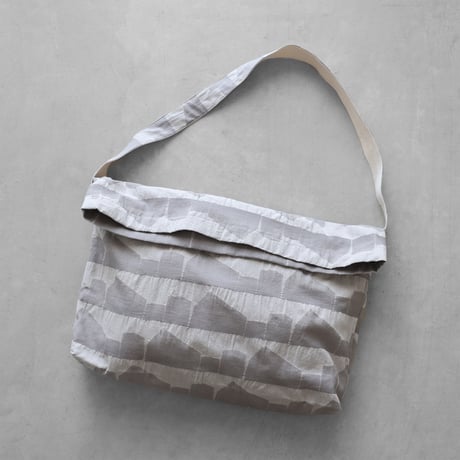 先染め朱子織シャトルジャガード2WAYショルダーバッグ（ライトグレー）S003