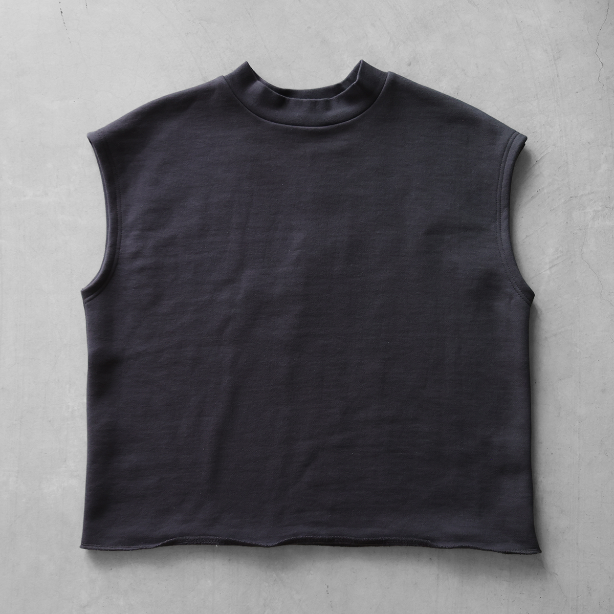 HUIS in house］SUVIN “裏ボア”スウェットベスト（ダークグレー