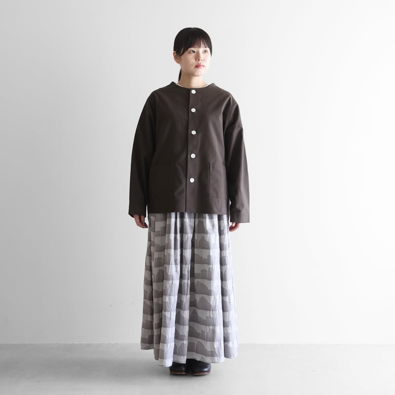 スヴィンオックスフォードノーカラーシャツジャケット（ブラウングレー