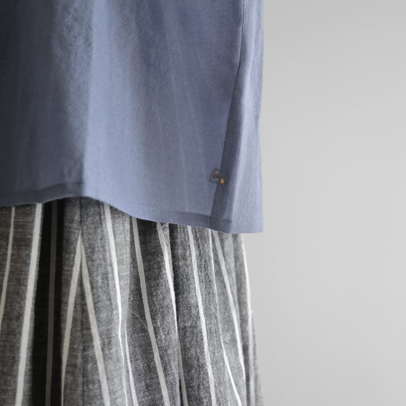 ウォッシャブルウールタックブラウス（グレイッシュブルー）【レディス