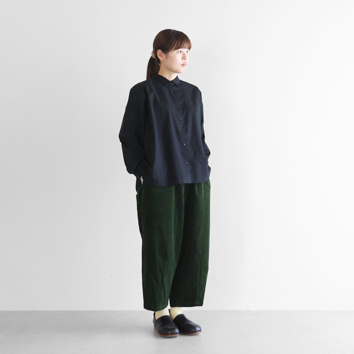 シャトルコーデュロイバルーンパンツ（太畝・エバーグリーン）【ユニ