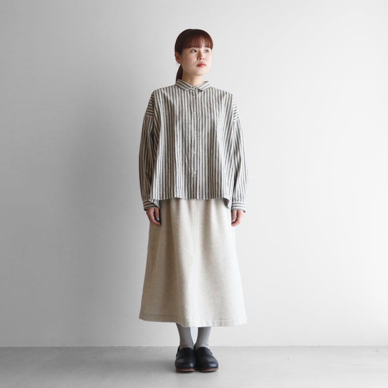 HUIS×尾州”縮絨ウールフランネルプレーンスカート HUIS.遠州織物 HUIS×尾州”縮絨ウールフランネルプレーンスカート（グレージュ