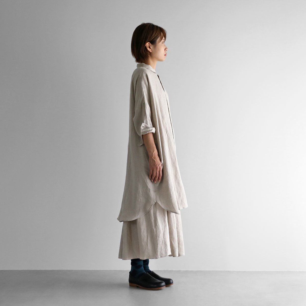 シャトルリネンロングシャツ（きなり）【ユニセックス】004 | HUIS  