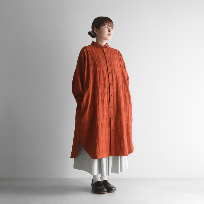 柄二重織シャトルジャガードロングシャツ(テラコッタ)【ユニ 柄二重織シャトルジャガードロングシャツ(テラコッタ)【ユニ