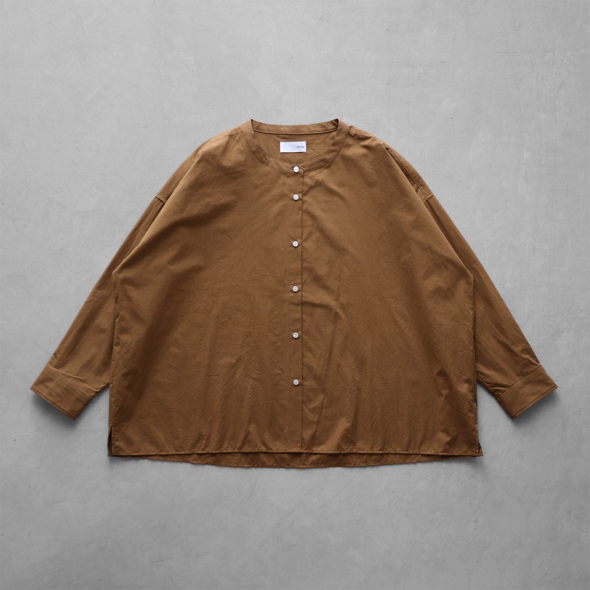 A17333 美品 HUIS. オーガニックコットンバンドカラーワイドブラウス HUIS | オーガニックコットンバンドカラー半袖ワイドブラウス