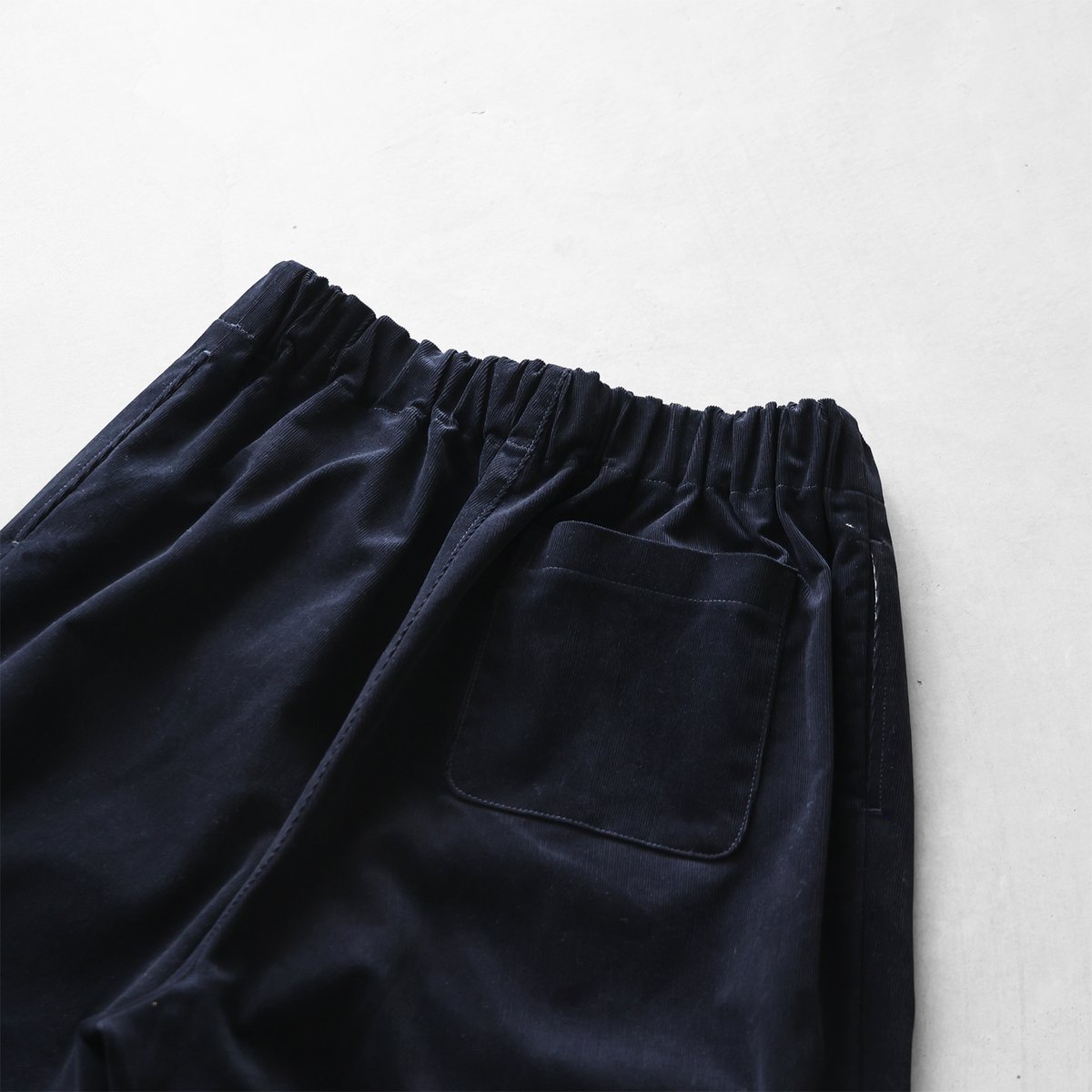 極細畝コーデュロイワイドパンツ（極細畝・ダークネイビー）【ユニ