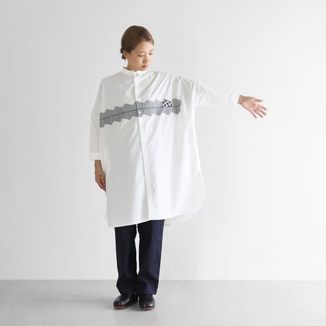 オーガニックコットン刺繍ロングシャツ（白）【ユニセックス】004EM