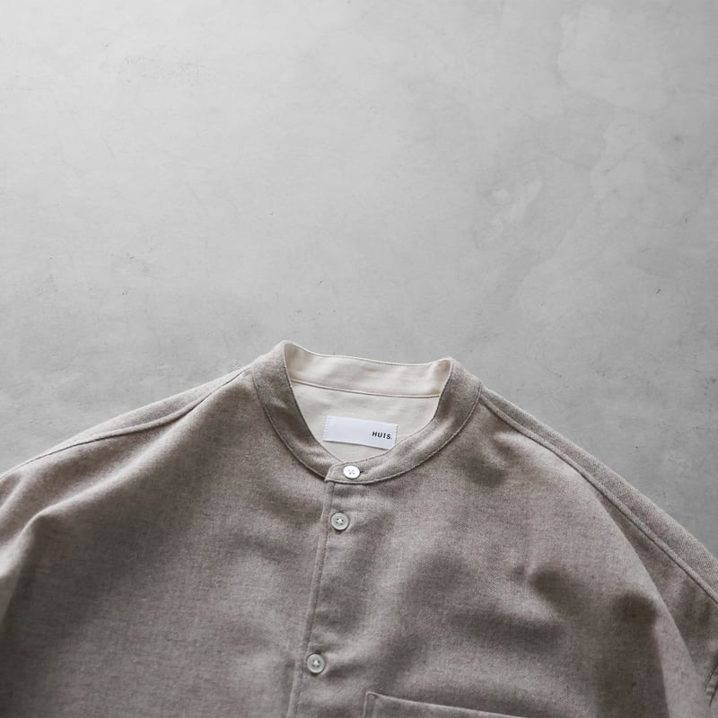HUIS×尾州”ウールトロバンドカラーオーバーシャツ（ミルクティ）【ユニ
