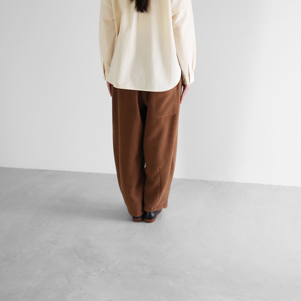 HUIS×尾州”縮絨ウールフランネルバルーンパンツロング（ブラウン