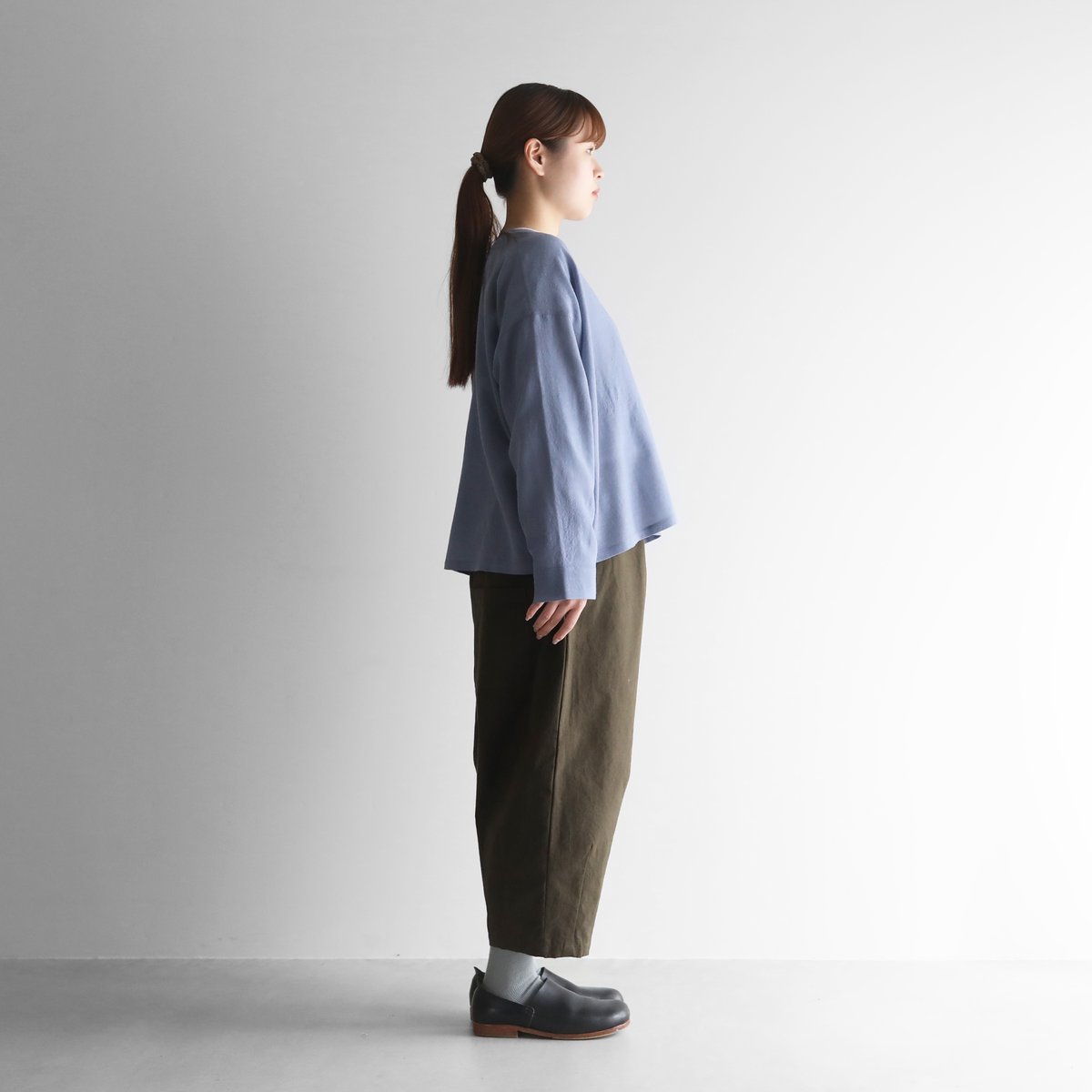 ウォッシャブルウールショートカーディガン（グレイッシュブルー