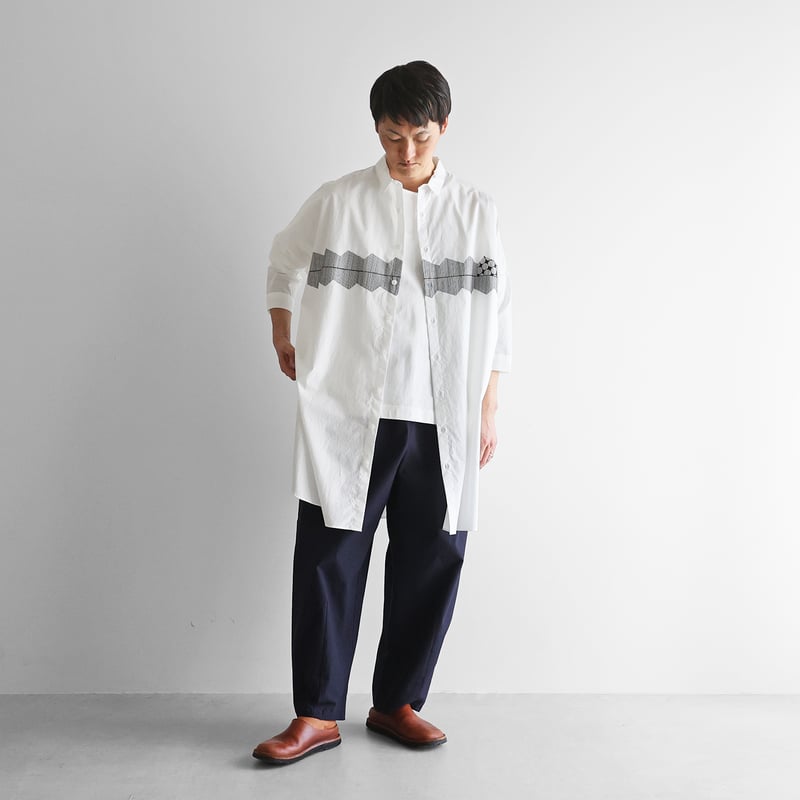 オーガニックコットン刺繍ロングシャツ（白）【ユニセックス】004EM