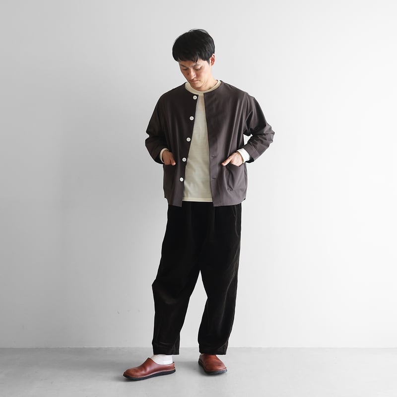 スヴィンオックスフォードノーカラーシャツジャケット（ブラウングレー