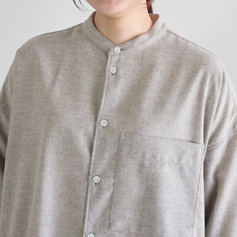 HUIS×尾州”ウールトロバンドカラーオーバーシャツ（ミルクティ）【ユニ