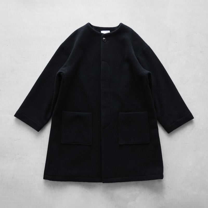 HUIS×尾州”縮絨ウールフランネルノーカラーミドルコート（ブラック