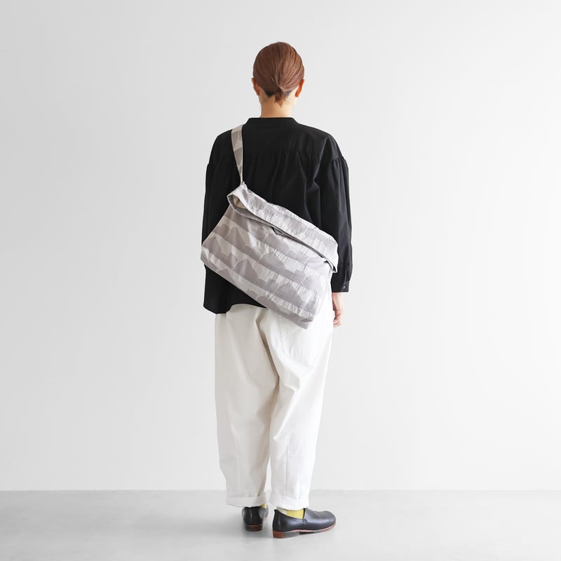 先染め朱子織シャトルジャガード2WAYショルダーバッグ（ライトグレー