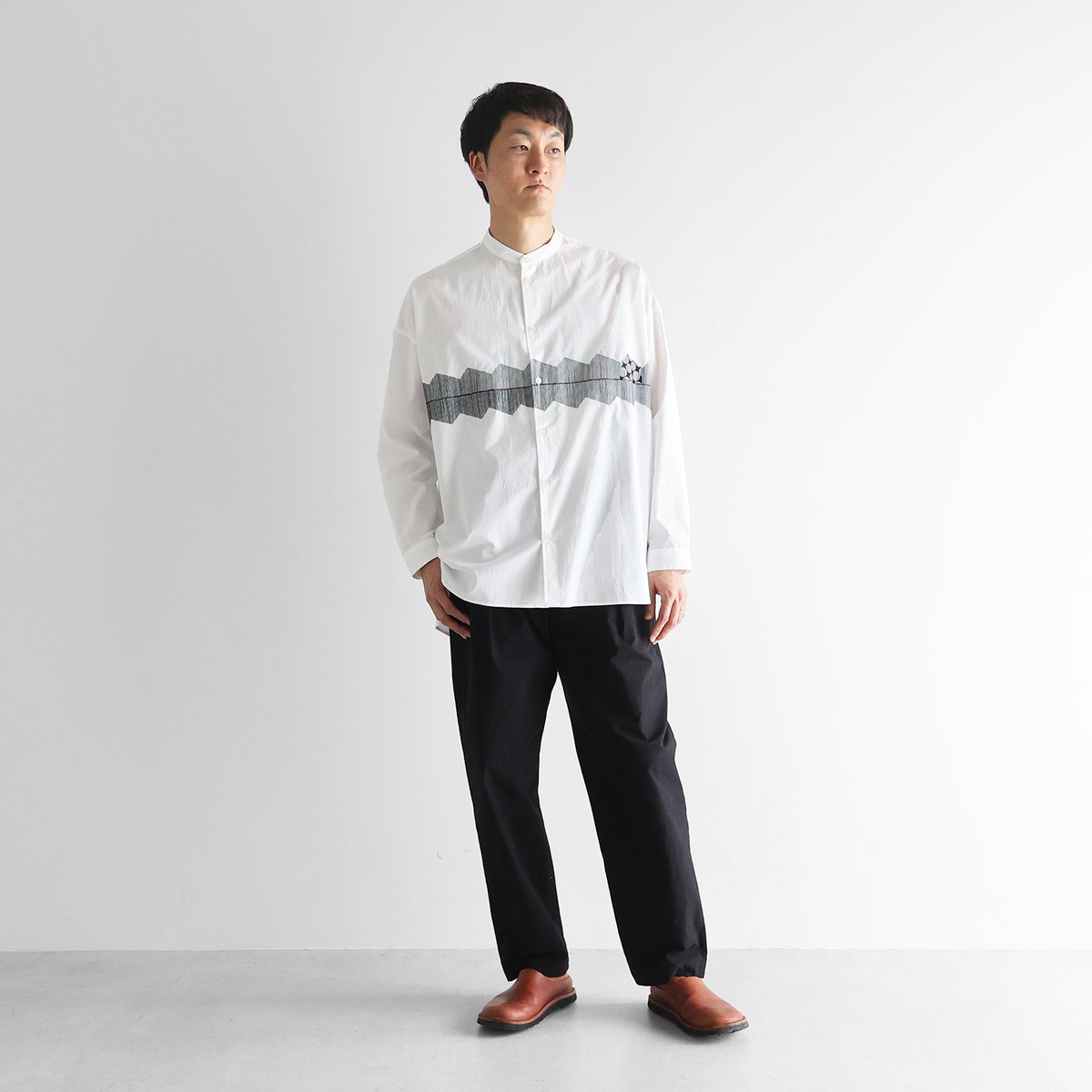 オーガニックコットン刺繍バンドカラーオーバーシャツ（白）【ユニ