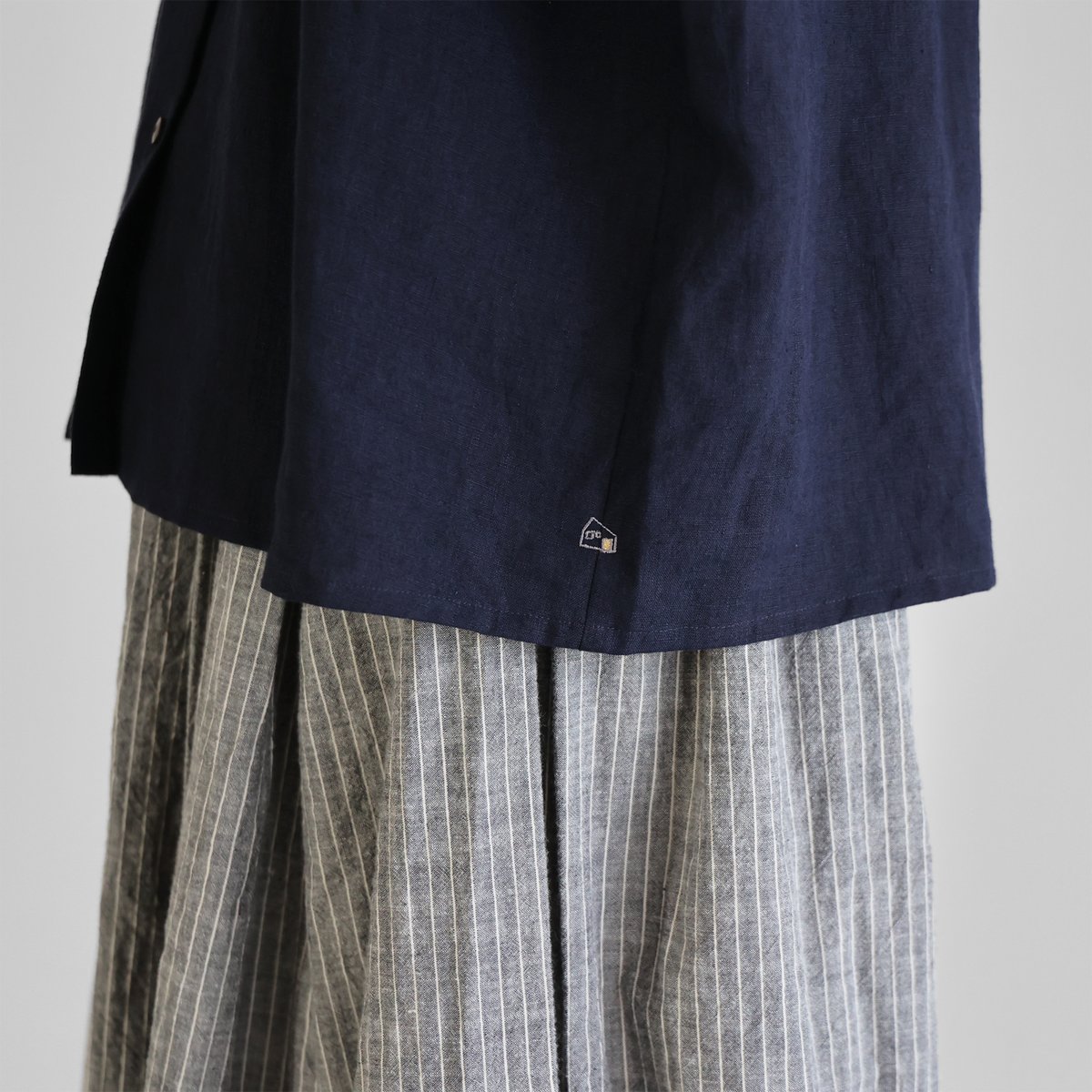 HUIS フランス綾タックブラウス（ダークネイビー）U113 遠州織物 フランス綾タックブラウス（ダークネイビー）【レディス】U113 | HUIS