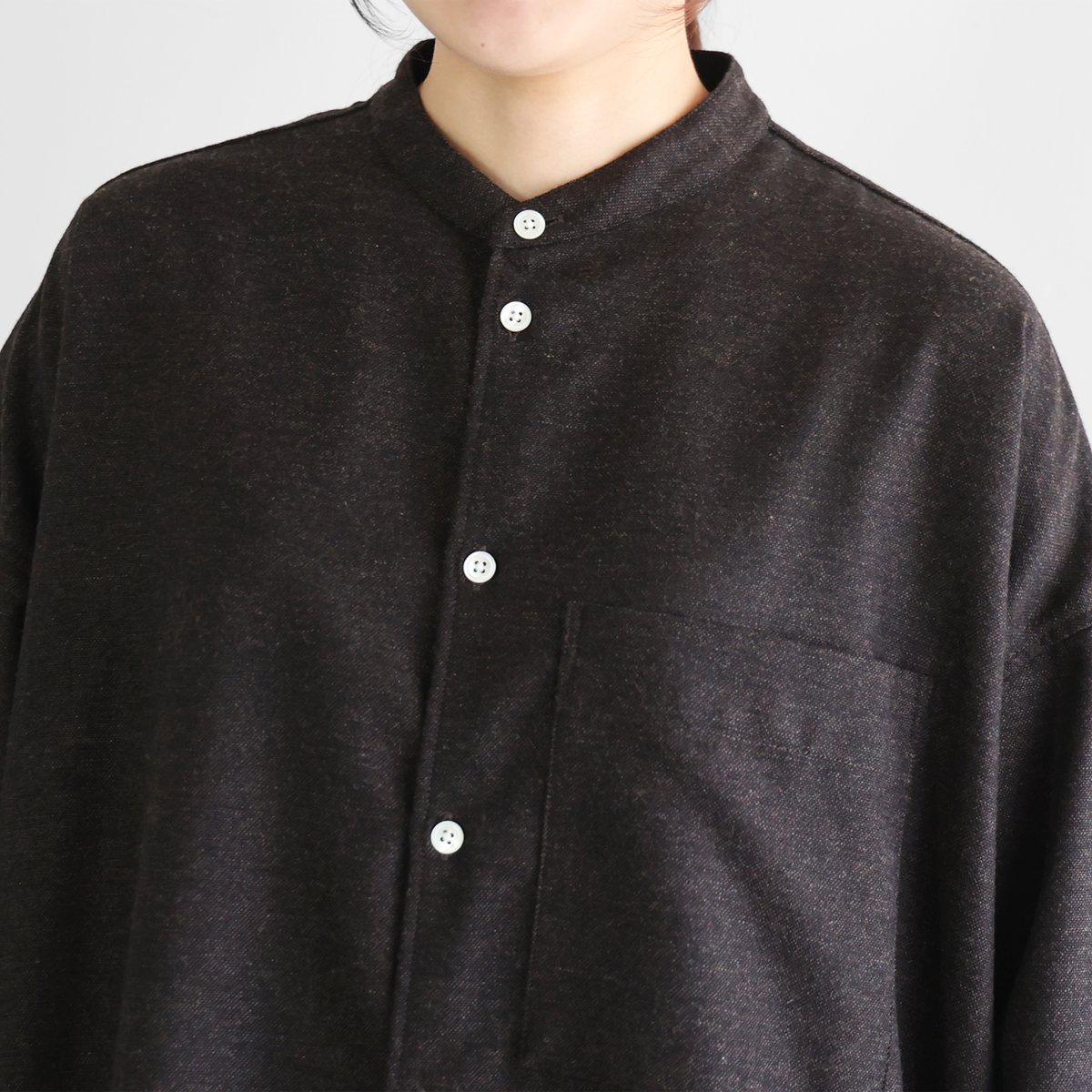 HUIS×尾州”ウールトロバンドカラーオーバーシャツ（ダークモカ）【ユニ