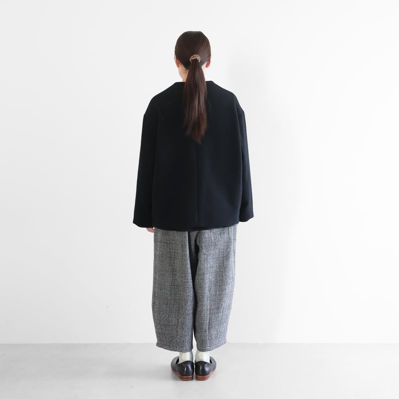 HUIS×尾州”縮絨ウールフランネルノーカラーショートコート（ブラック
