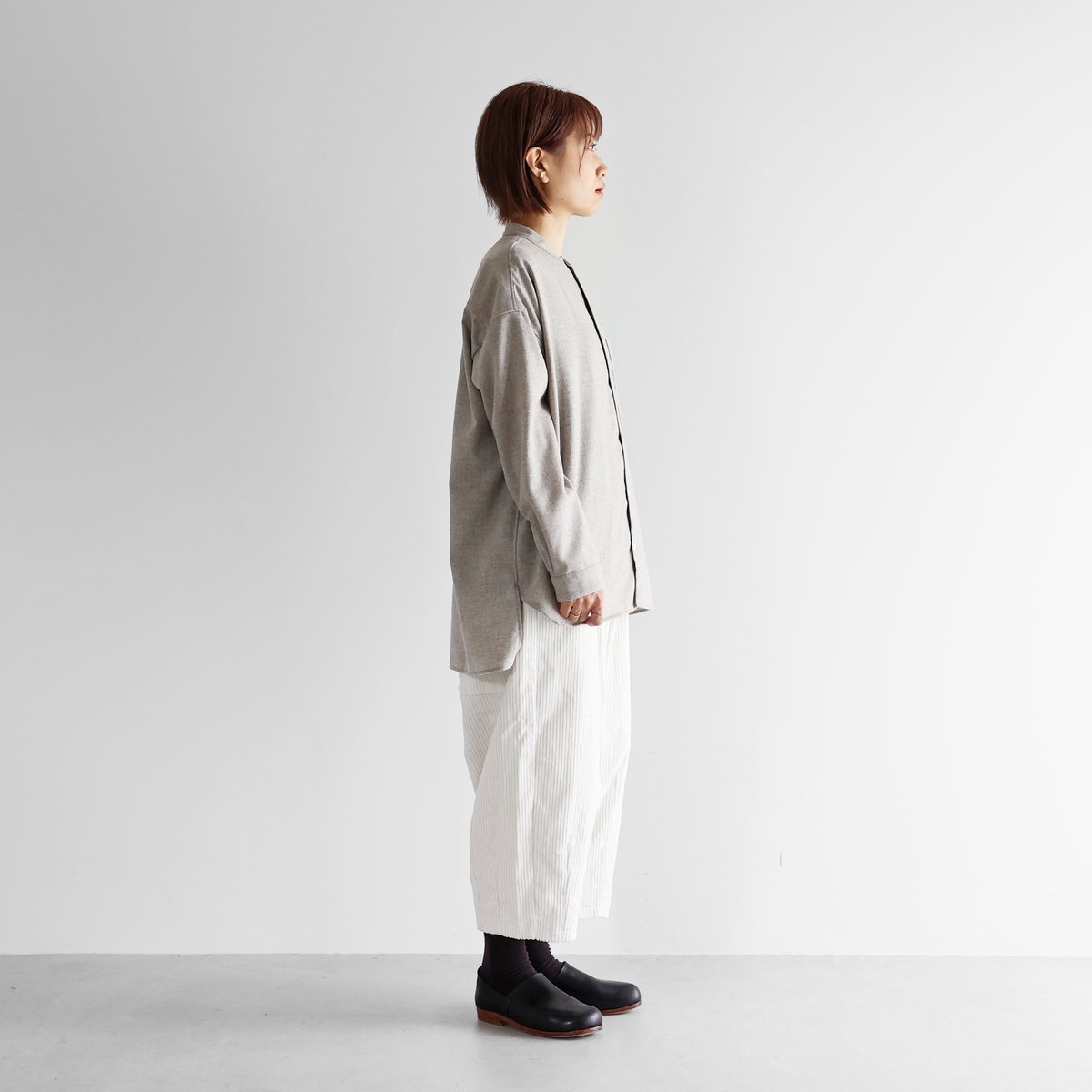 HUIS×尾州”ウールトロバンドカラーオーバーシャツ（ミルクティ）【ユニ