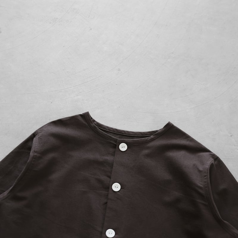 スヴィンオックスフォードノーカラーシャツジャケット（ブラウングレー