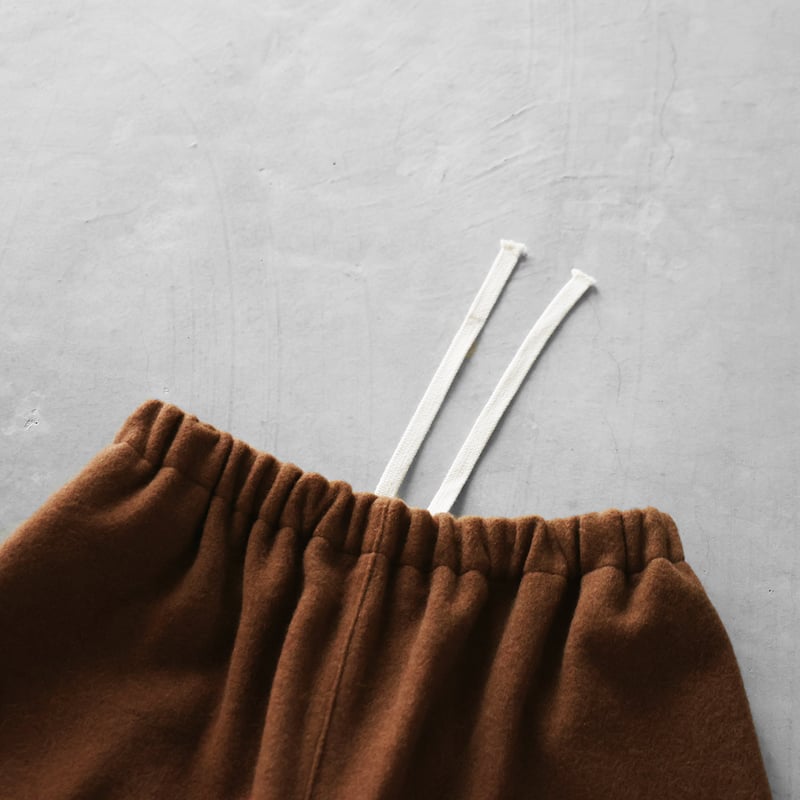 HUIS×尾州”縮絨ウールフランネルバルーンパンツ（ブラウン）【ユニ