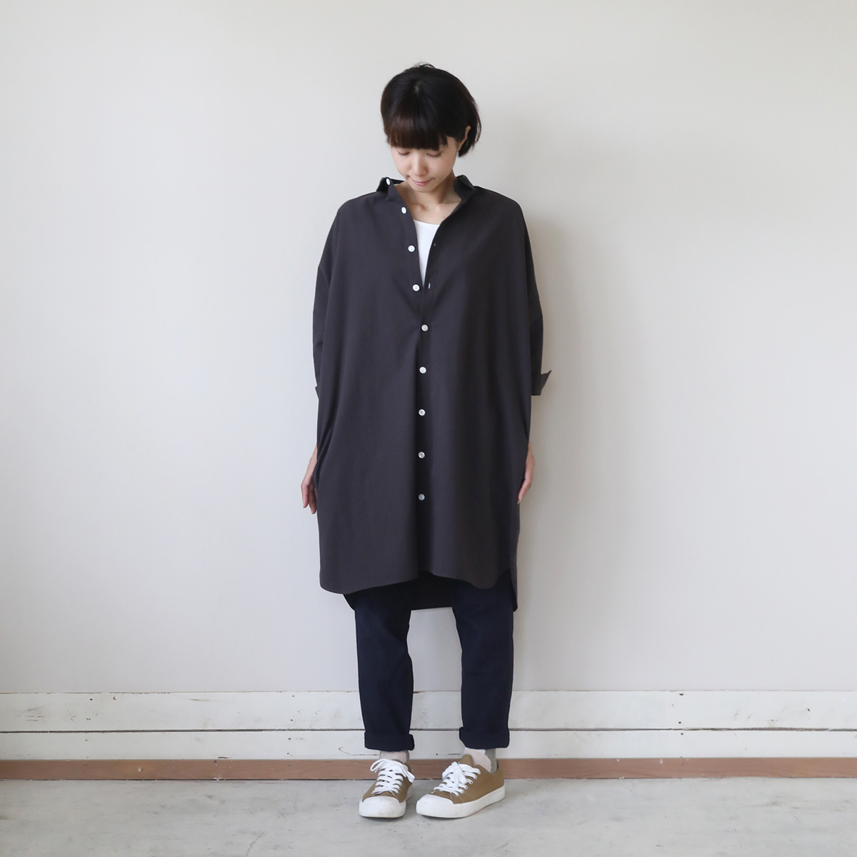 【新品タグ付き】chaosニースコットンロングシャツ やわらかコットンロングシャツ（ダークグレー）【ユニセックス