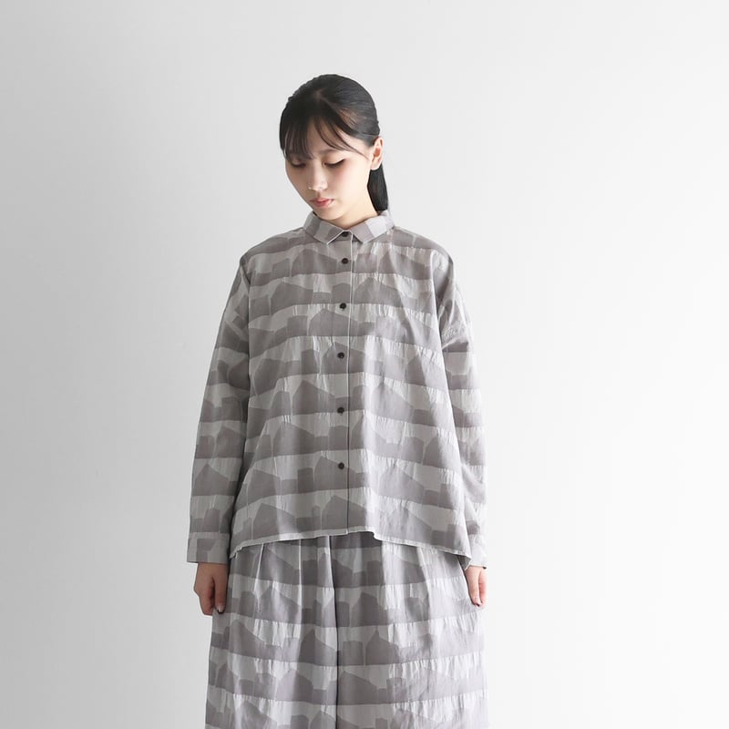 HUIS ジャガード長袖ブラウスU-105 先染め朱子織シャトルジャガード（ライトグレー）【レディス】U105