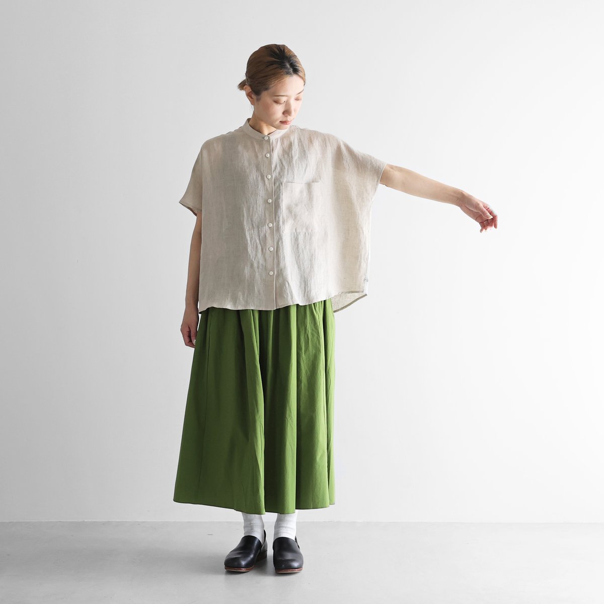 ◆HUIS.◆シャトルリネン　バンドカラーワイドブラウス　きなり fit=scale-down,w=1200