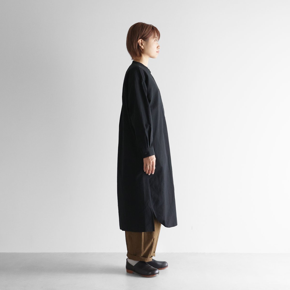 ギザコットンヘンプバンドカラーシャツロングワンピース（ブラック
