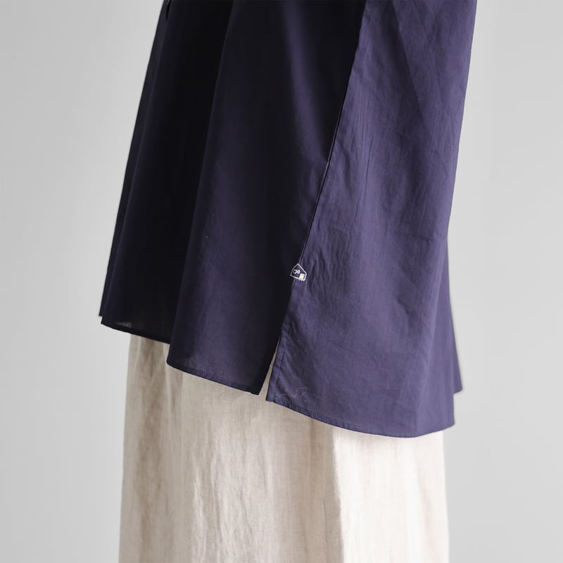 タグ付✨️ELLIE 予約完売品 ラウンドカラーブラウス ネイビー タグ付✨️ELLIE 予約完売品 ラウンドカラーブラウス ネイビー