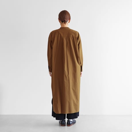 オーガニックコットンバンドカラーシャツロングワンピース（キャメル）【レディス】 U218L