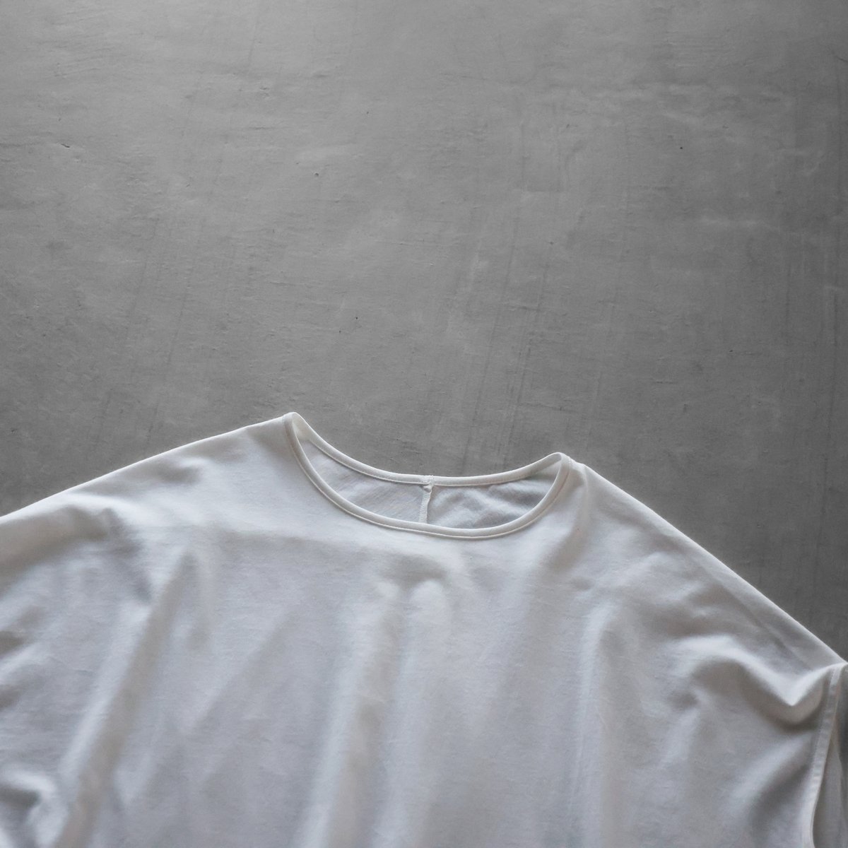 HUIS SUVIN COTTONフレンチスリーブスクエアカットソー HUIS SUVIN COTTONフレンチスリーブスクエアカットソー