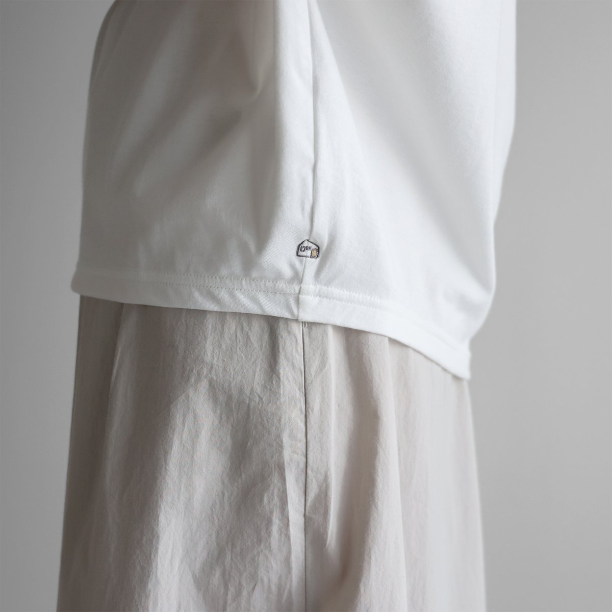 HUIS SUVIN COTTONフレンチスリーブスクエアカットソー HUIS SUVIN COTTONフレンチスリーブスクエアカットソー