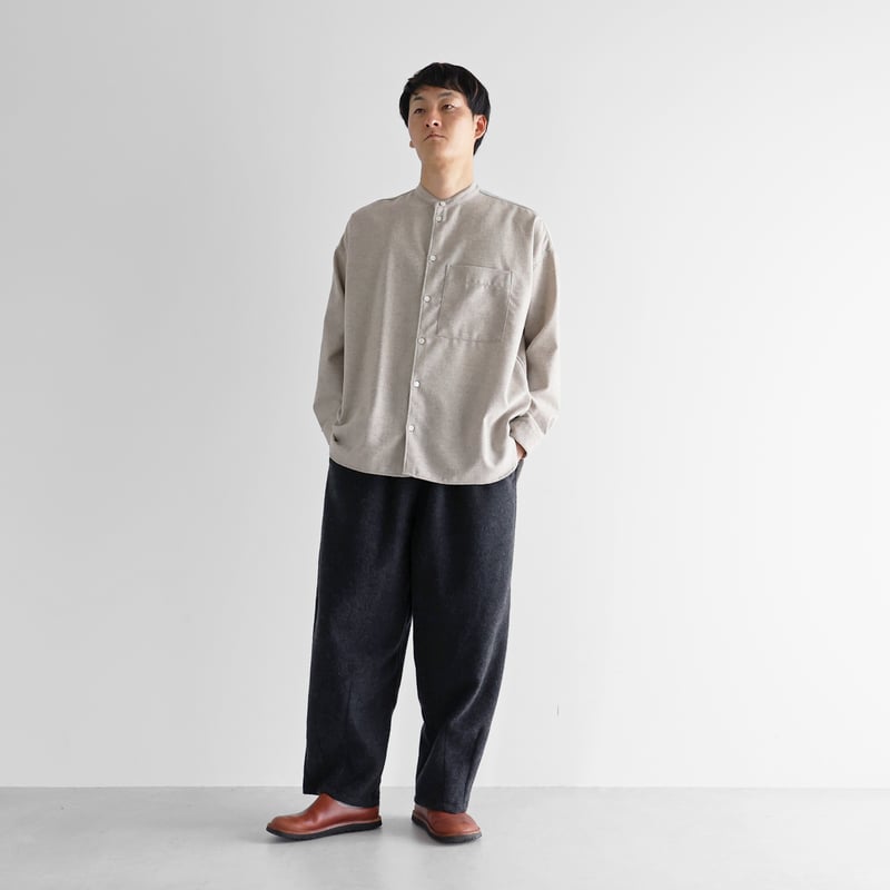 美品 【HUIS.】HUIS×尾州” ウールトロバンドカラーオーバーシャツ 黒 HUIS×尾州”ウールトロバンドカラーオーバーシャツ 015をリリースしま