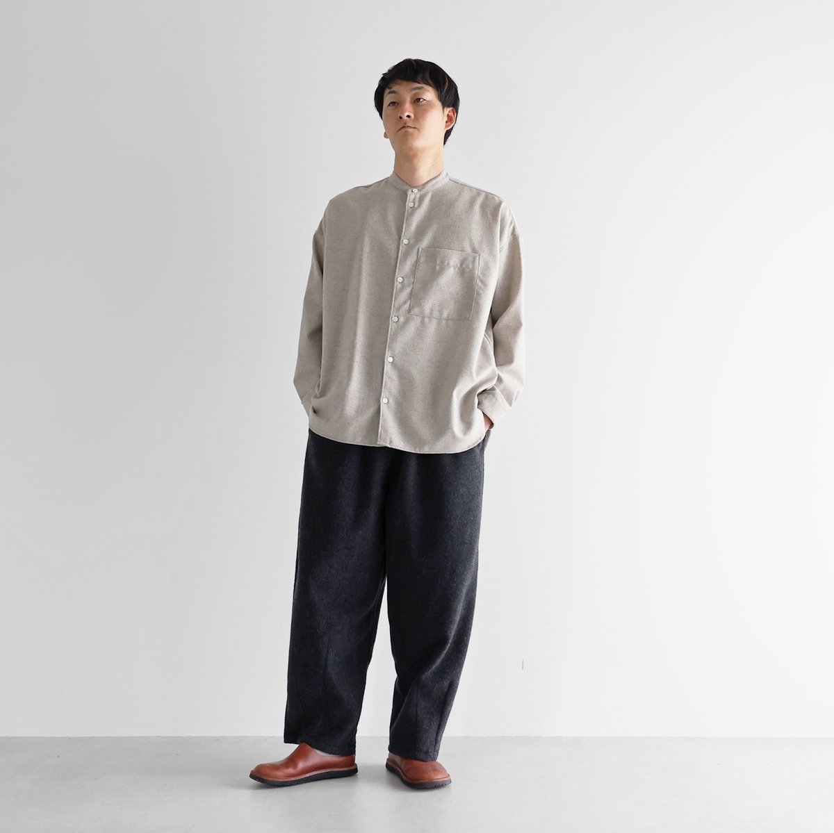 HUIS×尾州”ウールトロバンドカラーオーバーシャツ（ミルクティ）【ユニ