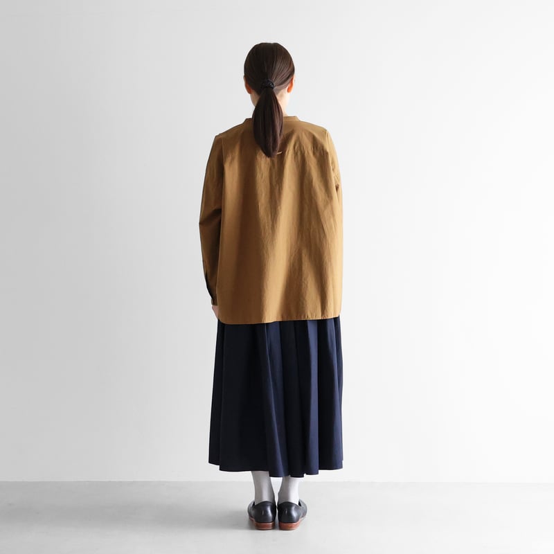 オーガニックコットンバンドカラーワイドブラウス（キャメル