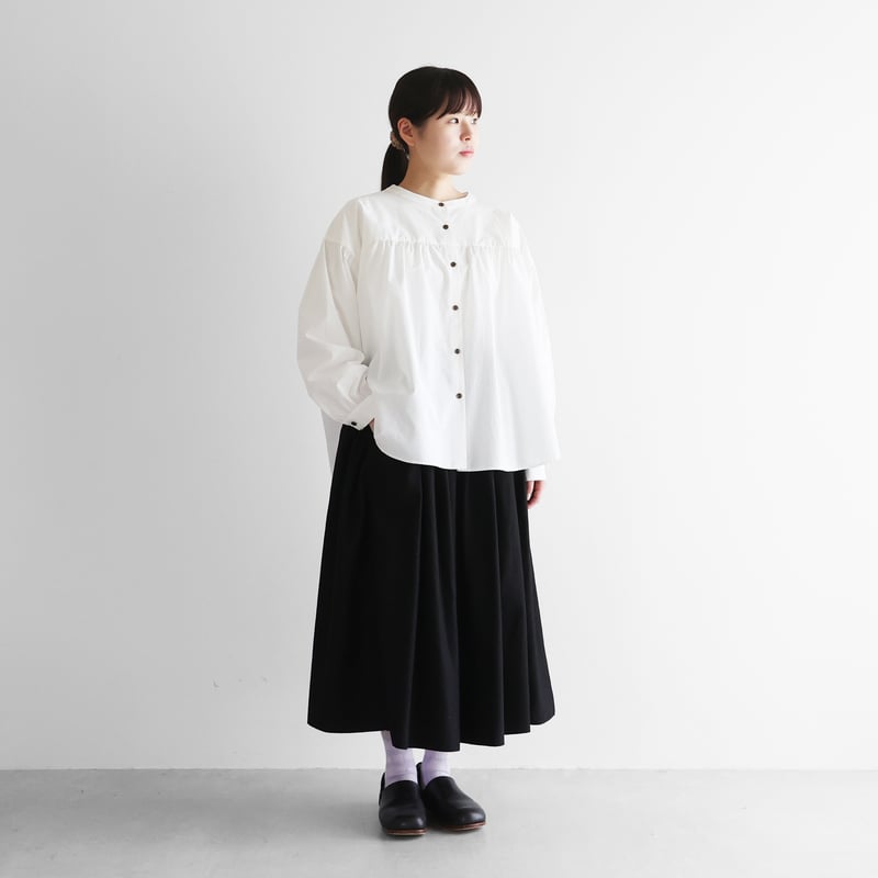 【新品未使用】Balcony and Bedオーガニックコットンギャザーブラウス オーガニック綿ギャザーブラウス/ホワイト | Factelier (ファクトリエ)