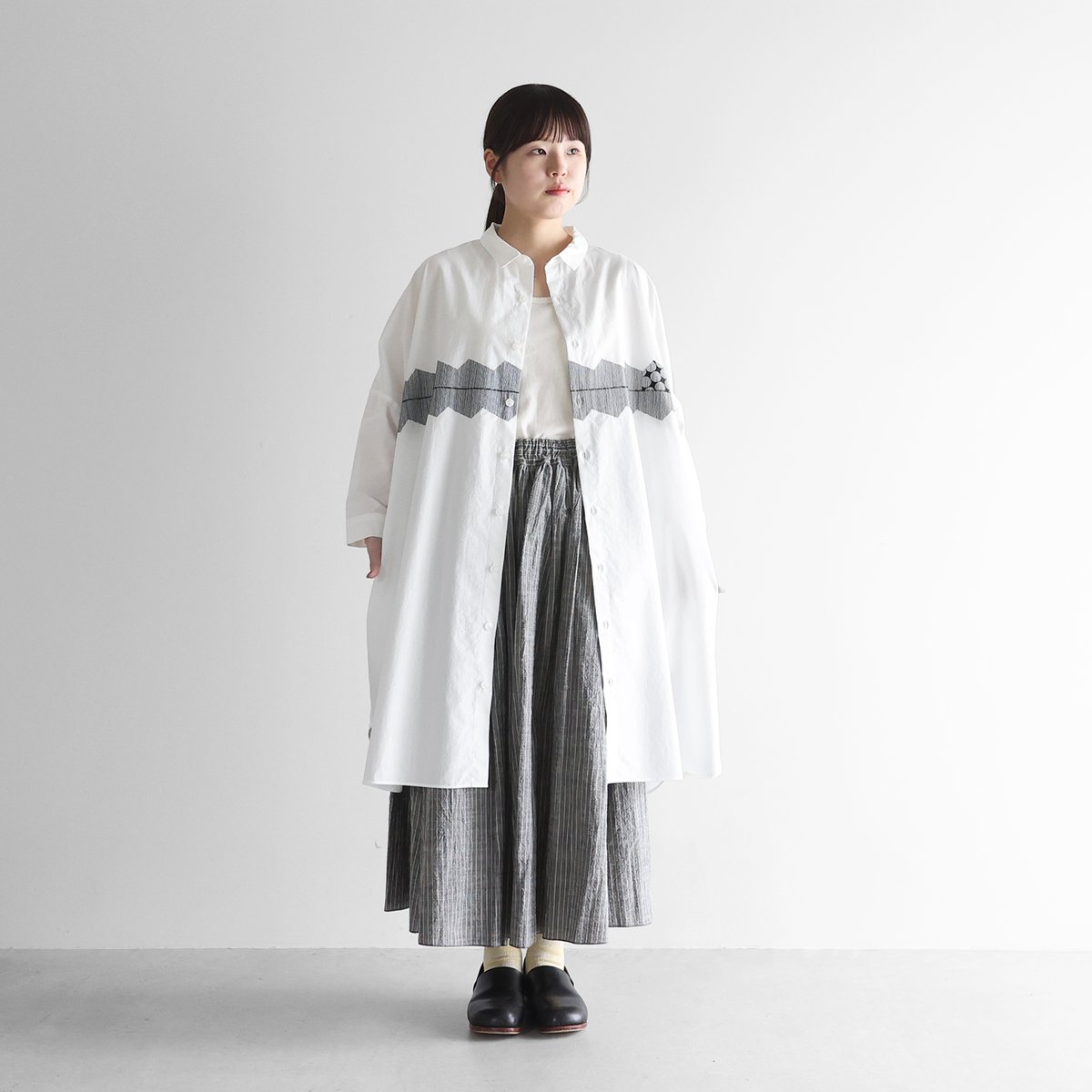 オーガニックコットン刺繍ロングシャツ（白）【ユニセックス】004EM