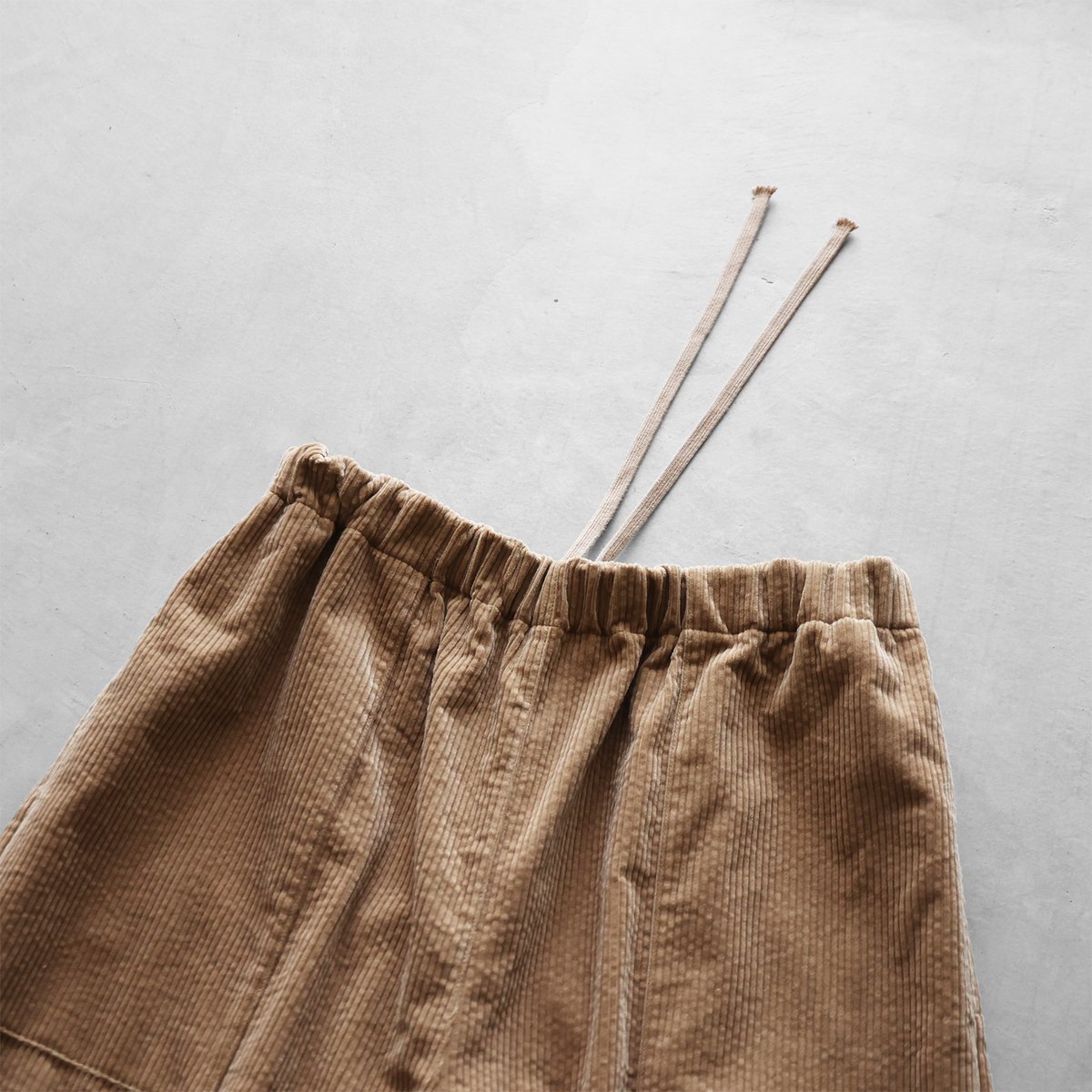 暮らしのおへそ一田さん×HUISコラボ】コーデュロイバルーンパンツ