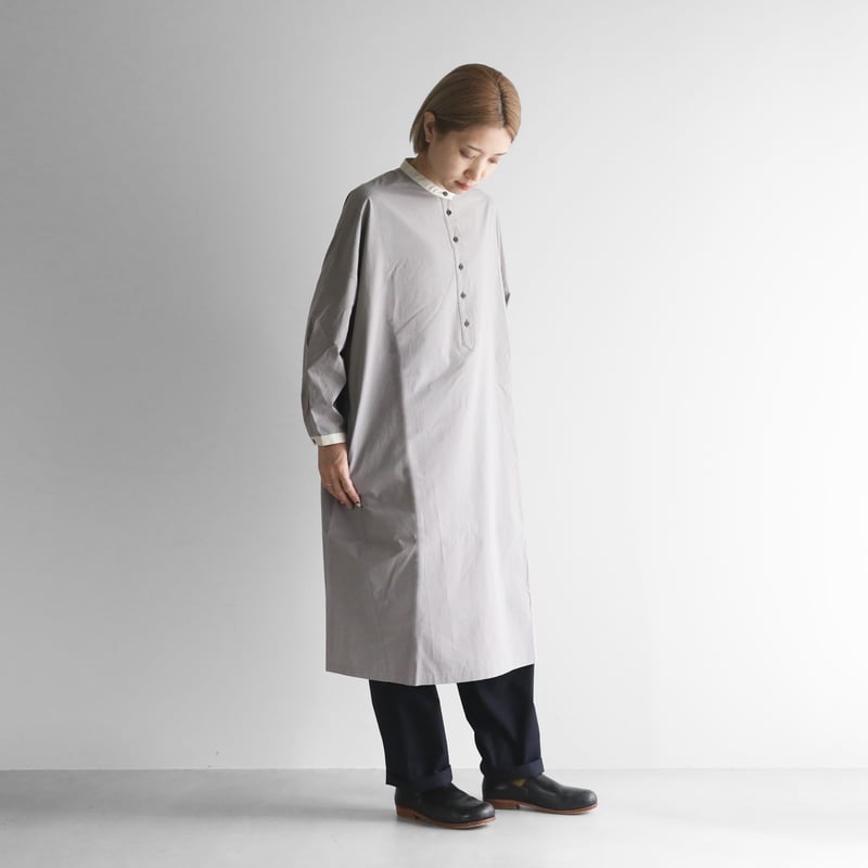 A17333 美品 HUIS. オーガニックコットンバンドカラーワイドブラウス オーガニックコットンバンドカラーワイドブラウス（白