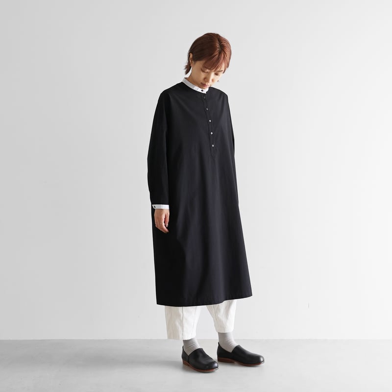 A17333 美品 HUIS. オーガニックコットンバンドカラーワイドブラウス