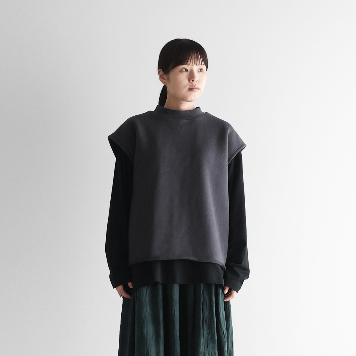 HUIS in house］SUVIN “裏ボア”スウェットベスト（ダークグレー