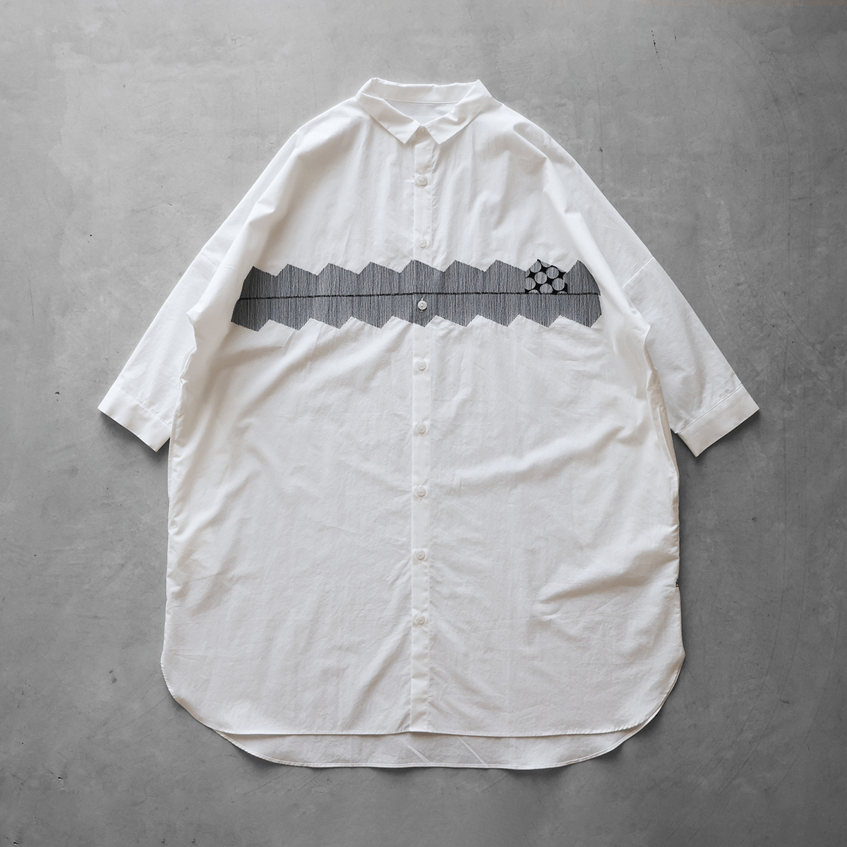 オーガニックコットン刺繍ロングシャツ（白）【ユニセックス】004EM