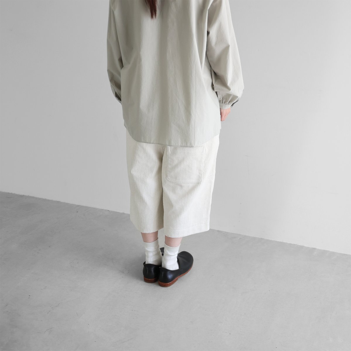 シャトルコーデュロイ8分丈パンツ（極太畝・オフホワイト）【ユニ