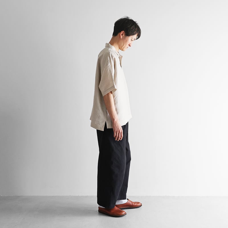 HUIS./遠州織物シャトルリネン100%バックボタン日本製シャツ半袖ネイビー シャトルリネンゆったり半袖プルオーバーシャツ（きなり）【ユニ