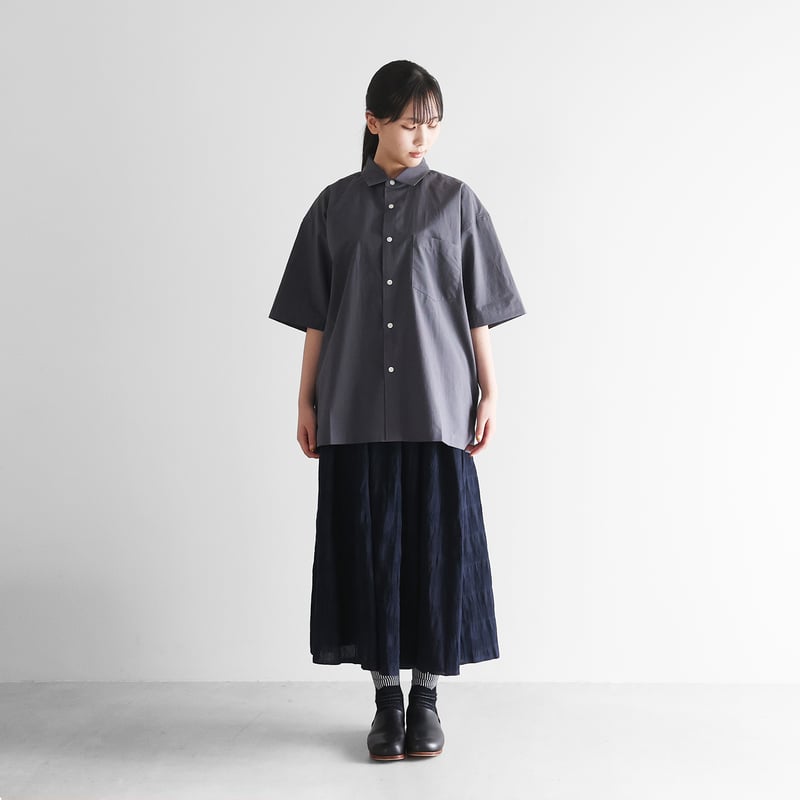 【25SS】Stone  半袖シャツ ダークグレー オーガニックコットンスタンダード半袖シャツ（ダークグレー）【ユニ