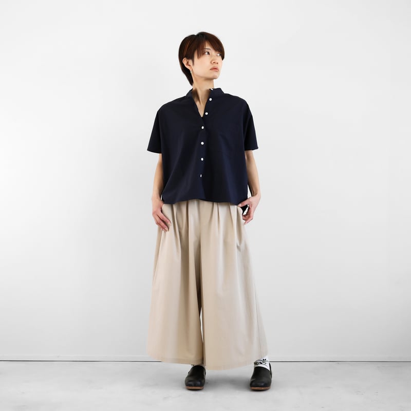 オーガニックコットンバンドカラー半袖ワイドブラウス （ダーク