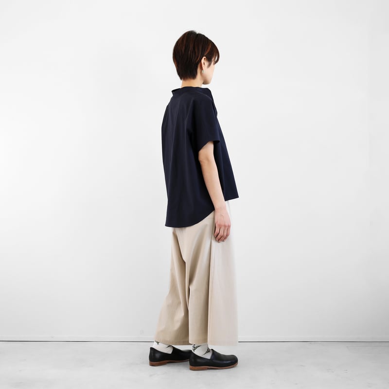 オーガニックコットンバンドカラー半袖ワイドブラウス （ダーク